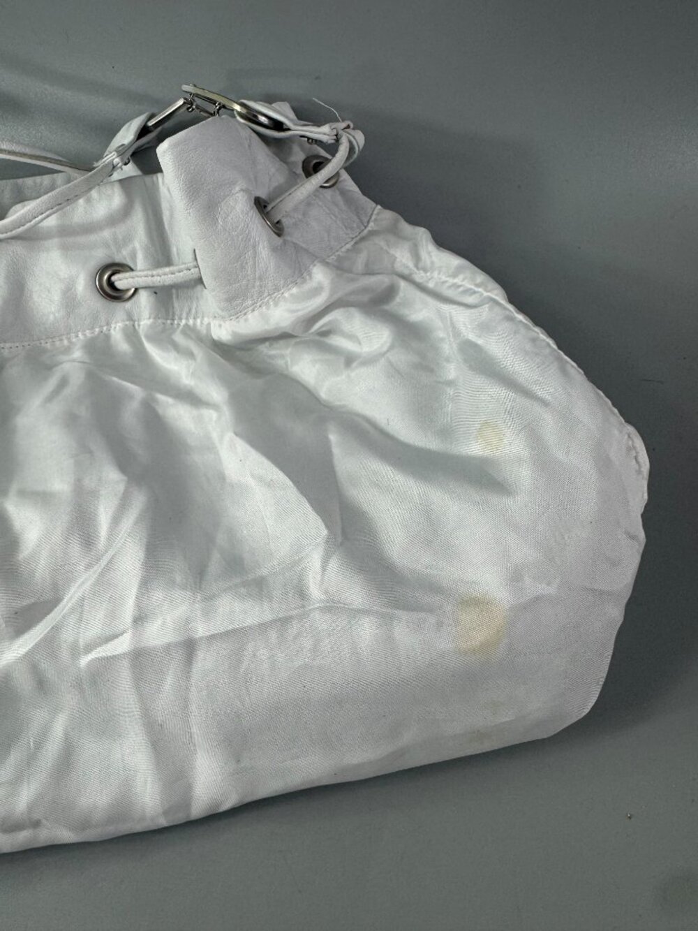 Neto White Leather Drawstring Shoulder Purse - Picture 11 of 14